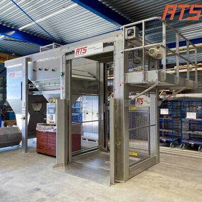 Bag emptying system in stainless steel