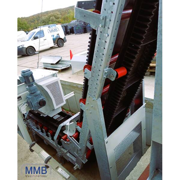Cullet disposal, Hand-fed hopper with downstream crushing unit for volume reduction, cullet feeding to a sidewall belt conveyor with container discharge, and wear lining for abrasive bulk materials (polyurethane, Hardox, or composite wear plate).
