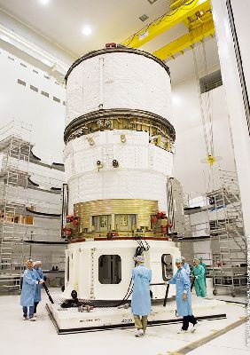 AeroGo Europe moves Jules Verne on aircushions. Aerotransporter on Aero-Caster aircushions moves first Automatic Transfer Vehicle, Jules Verne.