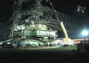 Maximium safety during maintenance of 5000 tons dredger at Loy Yang A beautiful balancing act as Synchronous Lifter