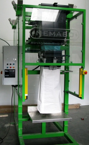 Compact bag filling machine 