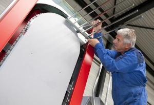 Qimarox makes installing vertical conveyors faster and easier On-site assembly of Prorunner mk1 and mk5 