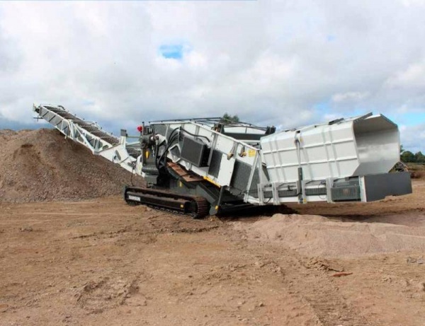 The new Stormajor boom feeder on tracks BF0415T 