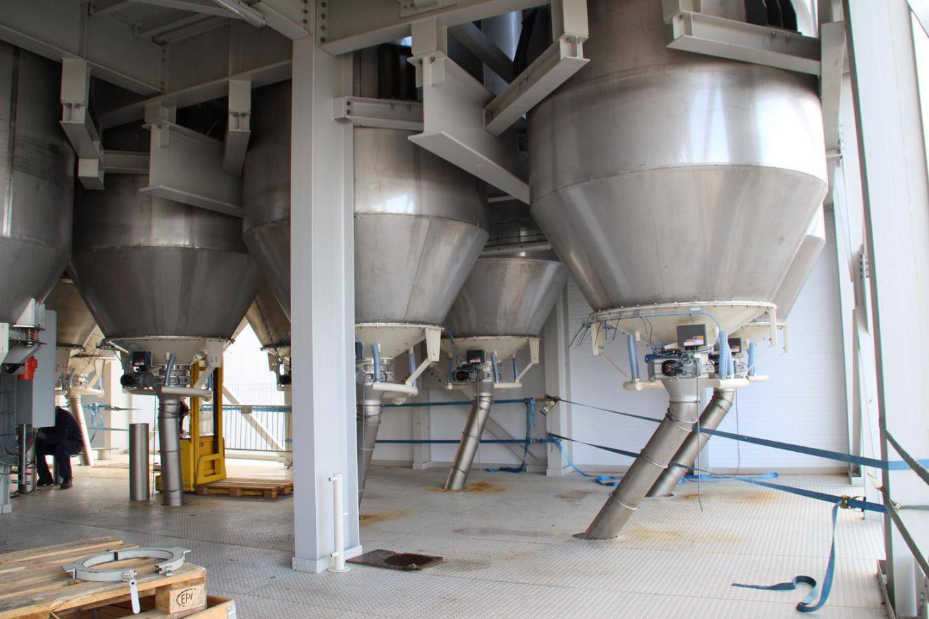 Storage, packaging and bulk loading of bakery raw materials