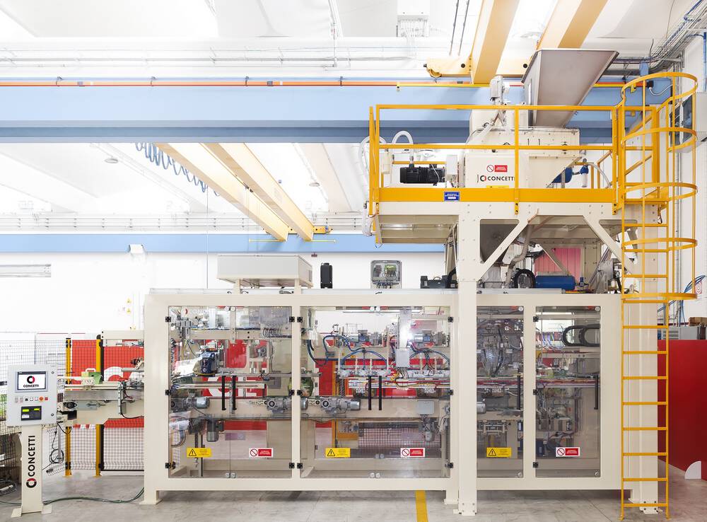 Concetti quality packaging helps pet product sales An attractive package greatly increases the impact of cat litter on the shelf