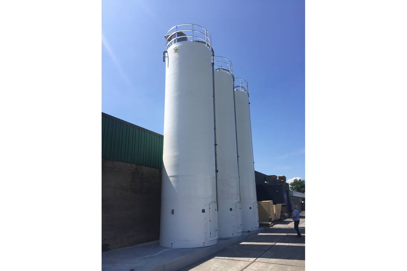 M.I.P. delivers to animal candy manufacturer 