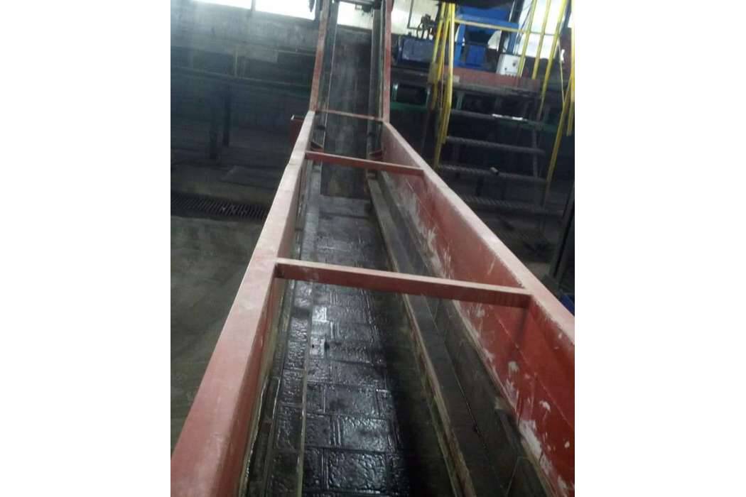 Trough chain conveyors – how to prevent wear? A thermal power plant wished to prevent wear in their trough chain conveyor. These units are used to collect and transport away ash and slag from the combustion of e.g. coal under the boiler.