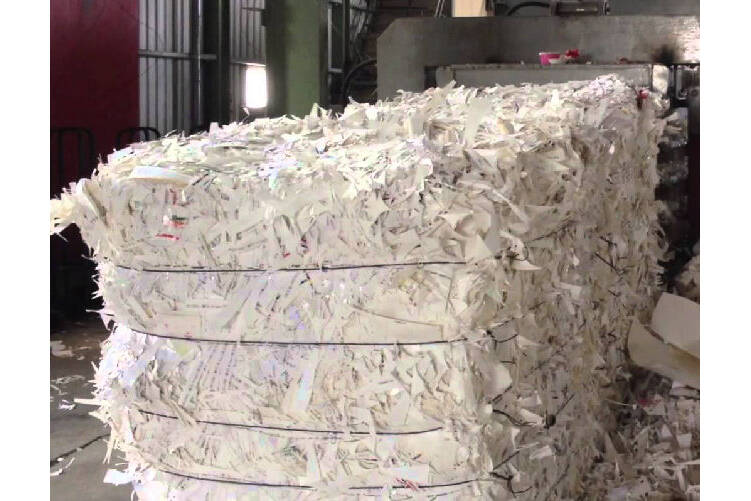 Magnetic filters remove iron baling wire from paper that is to be processed for cellulose, serves as protection for the installation and prevents downtime of the production process. 