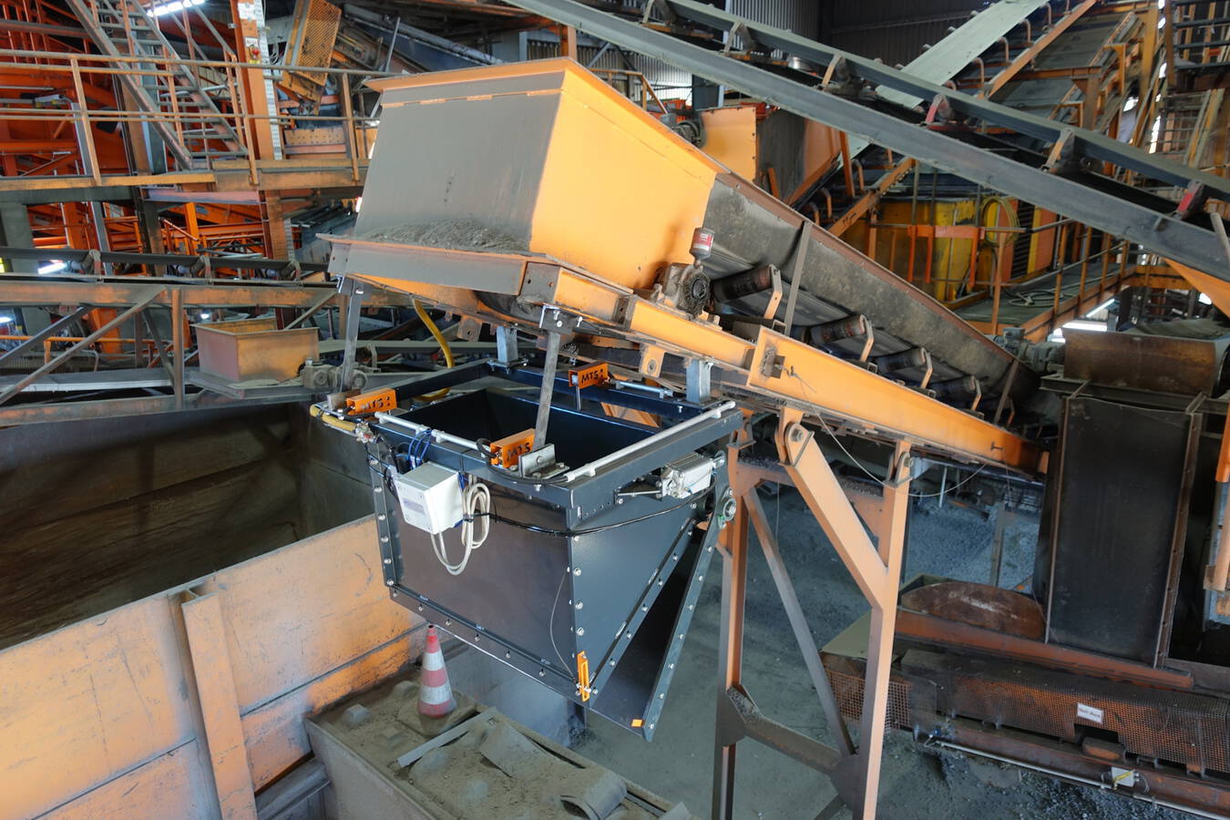 CDW Conveyor Discharge Weigher at the end of a belt