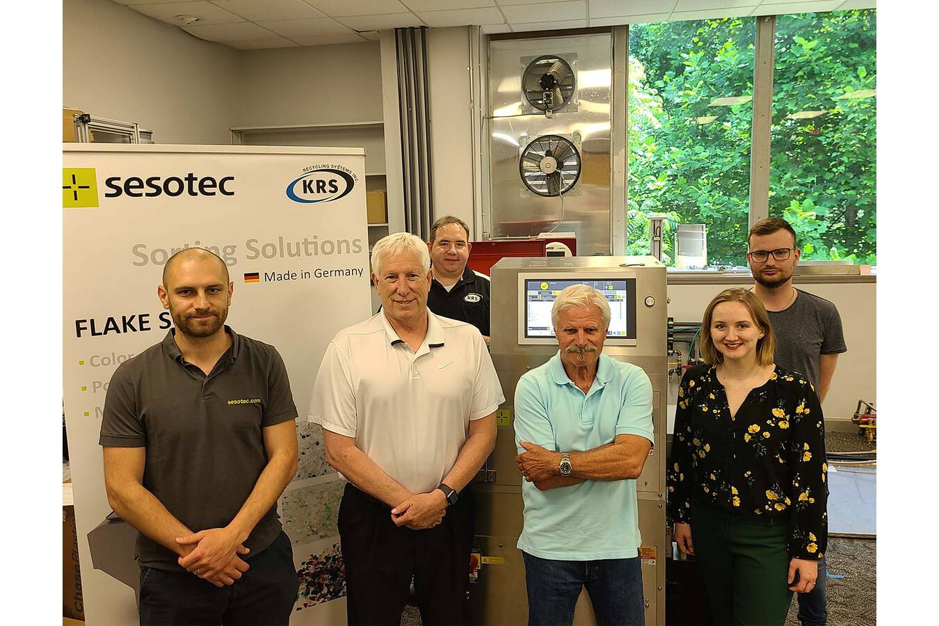 Sesotec Flake Scan system to support plastics industry Sesotec has provided the Polymers Center of Excellence with a a Flake Scan material analysis system, to help optimize products and processes. in the plastics industry.