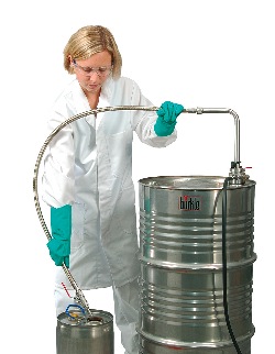 Foot pump for solvents Fill off liquids - but do it safely