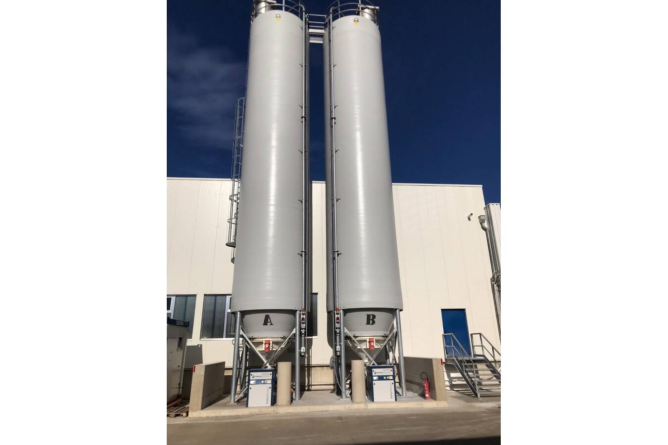 Two 100m³ starch silos  for the paper industry Composites silos, Filter, Platform, Cage ladder, Vibrating floor, ATEX