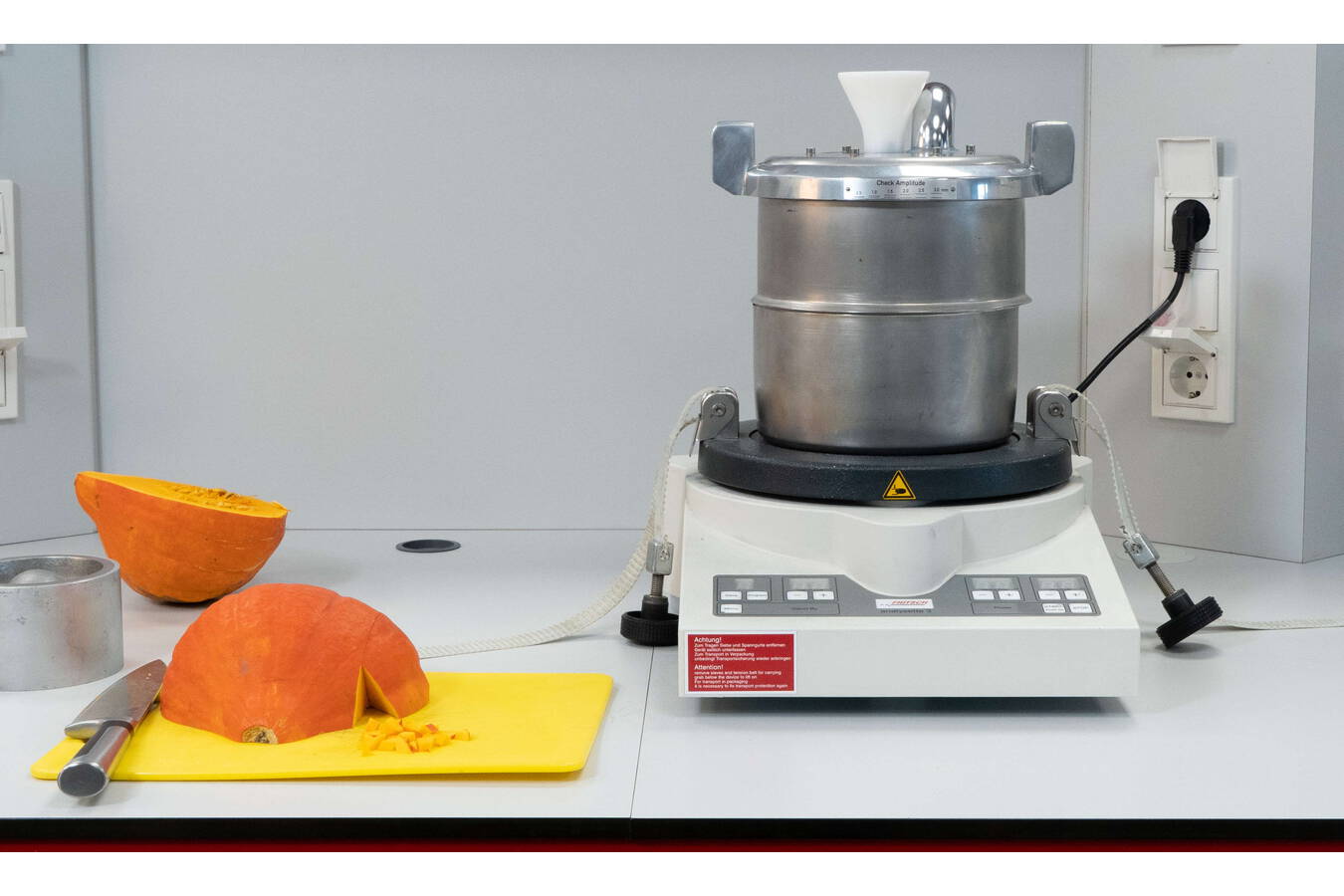 The comminution of pumpkin  The cryogenic grinding of small pumpkin samples succeeds quickly and easily with the vibratory micro mill PULVERISETTE 0 and cryo attachment. 