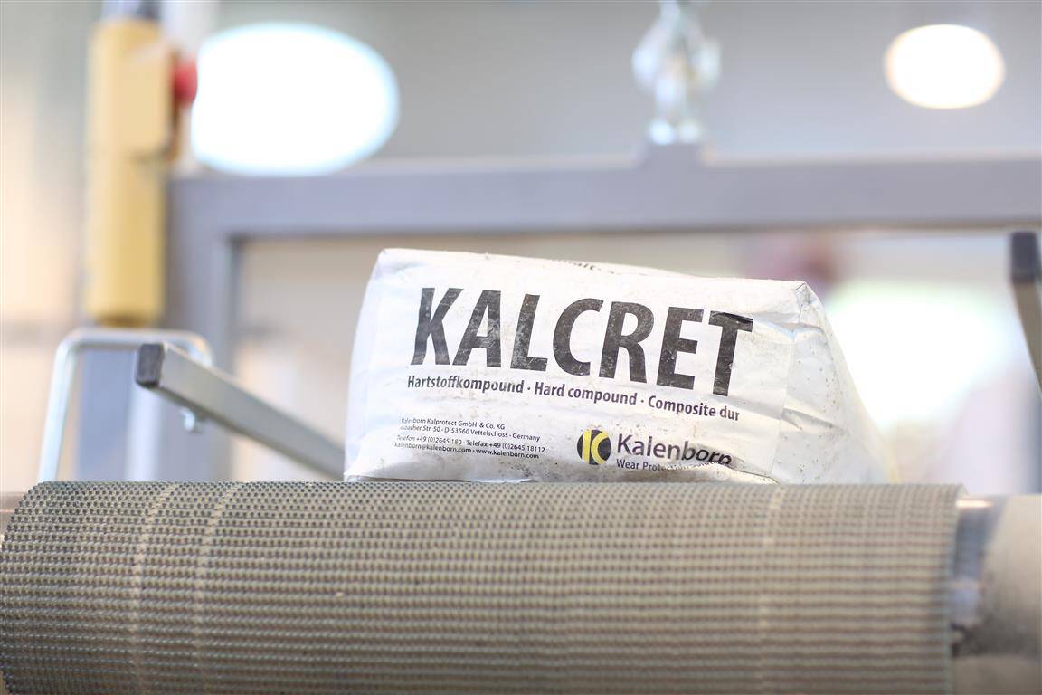 Time for better wear protection: KALCRET high-performance concrete KALCRET is a wear-resistant, high-performance concrete made of high-strength hard aggregates in an extremely strong cement matrix. The improved compound provides maximum resistance to erosion and abrasion.