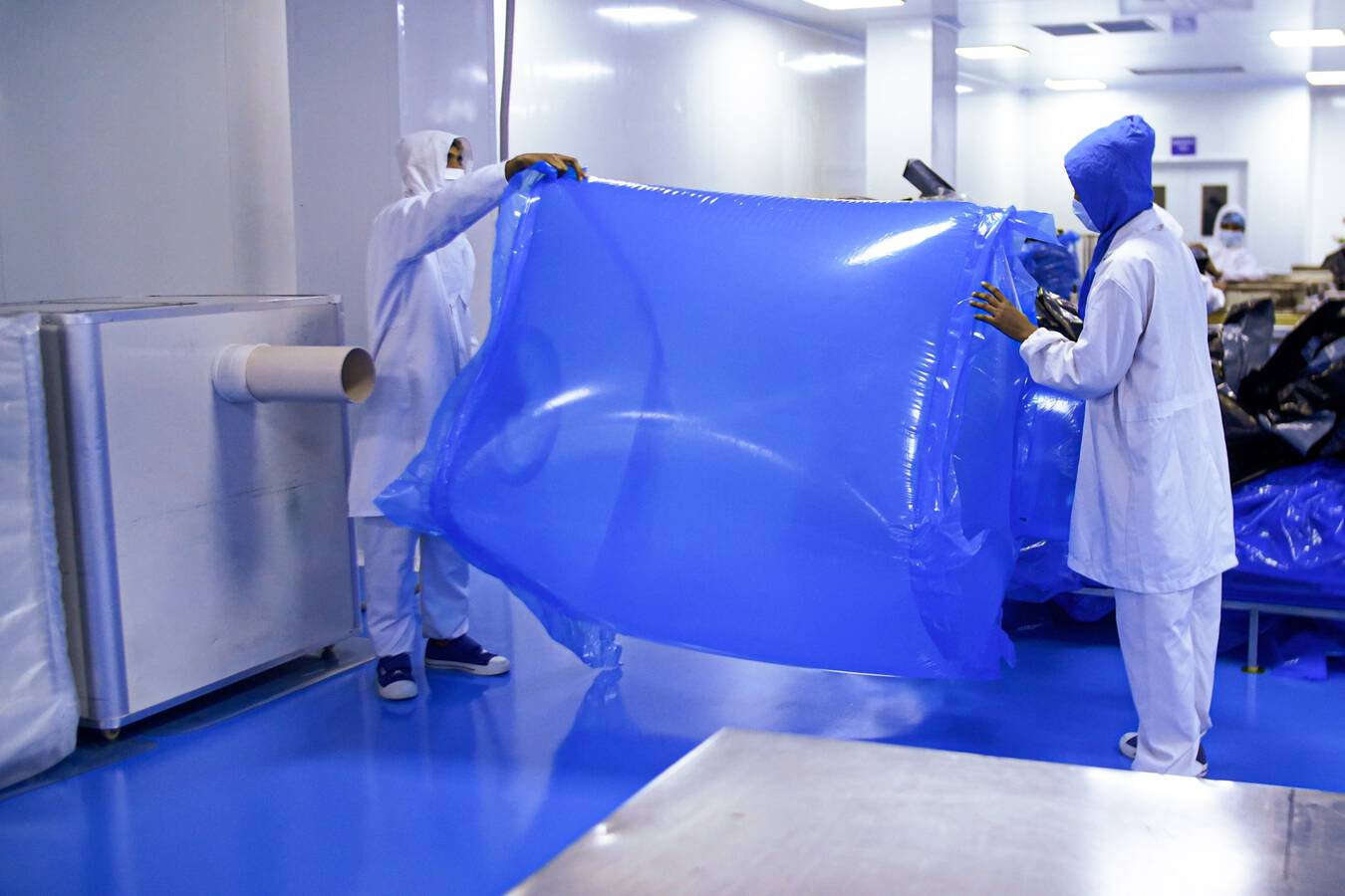 Keep your products safe with Masterpack Masterpack have extensive experience in dealing with delicate products in many industries. Masterpack works with Class 10.000 and Class 100.000 Cleanrooms, which is the equivalent of ISO 7 and ISO 8.