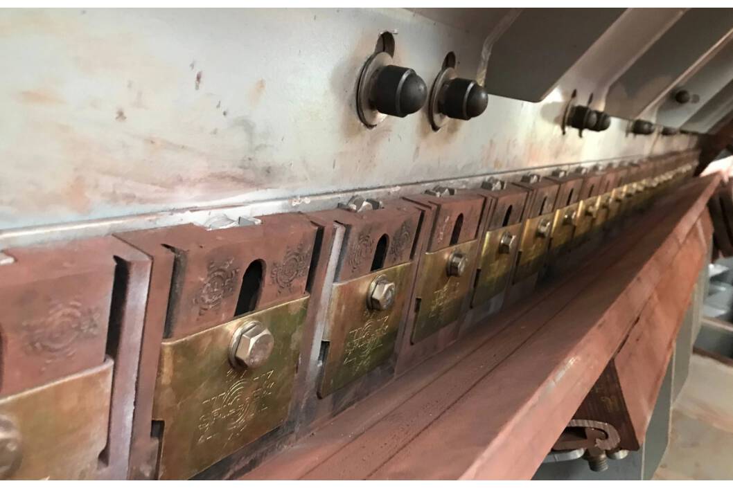 No more wear and tear at coal and iron ore conveyor belts Spillage of conveyor belts caused wear and tear, contamination, extra maintenance and extra time. TBK Spillage Control solves this by installing an impact bed and bars, sealing blocks and skirt liners.