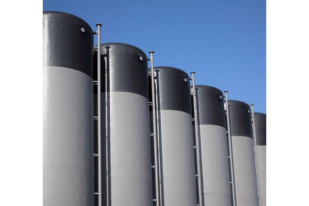 Polem composite silos and tanks for feed stuffs Also for storage feed stuffs, Polem always offers a suitable solution, with composite silos and tanks in diameters of up to 9.0 metres and capacities up to 1,500m³.