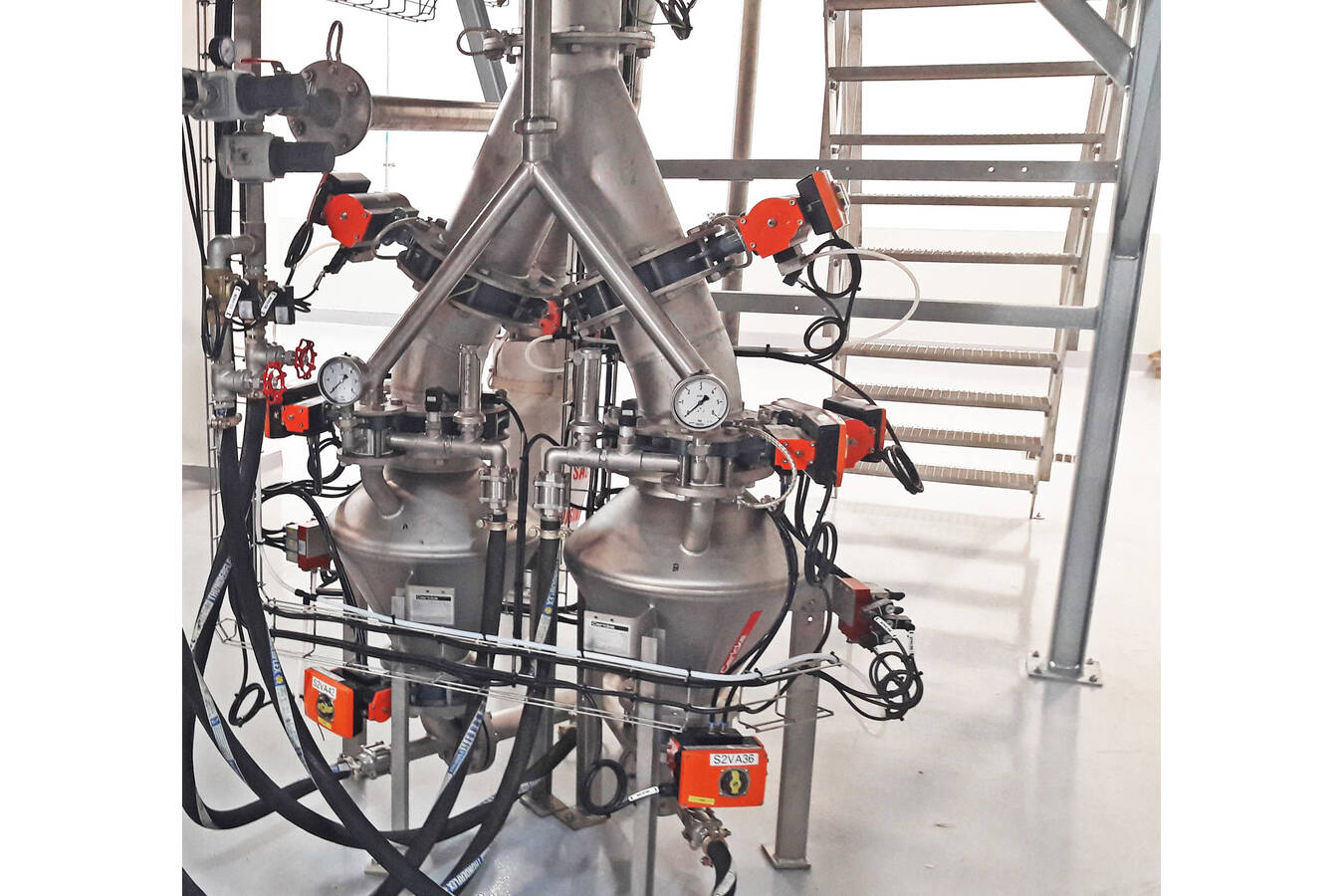 Continuous dense phase pneumatic conveying with limited height  Twin vessel dense phase conveying is the solution when minimal height is available and when at the same time the product needs to be conveyed gently without any creation of fines. 