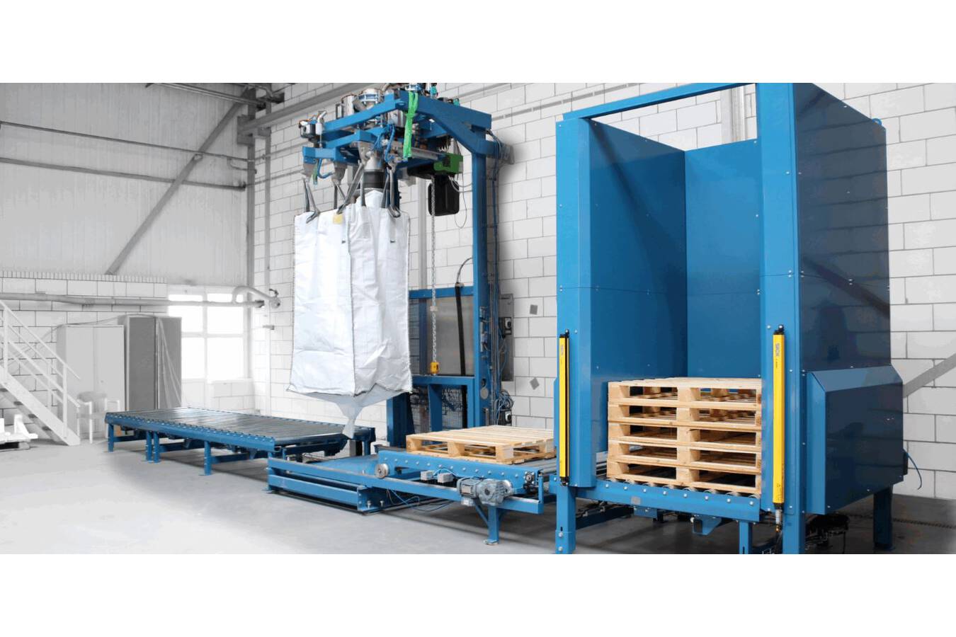 TBMA Big bag filling line: safe, ergonomic, optimal filling TBMA recently delivered a big bag filling line including pallet dispenser and conical vibrating table to a large chemical producer in the southern part of the Netherlands.