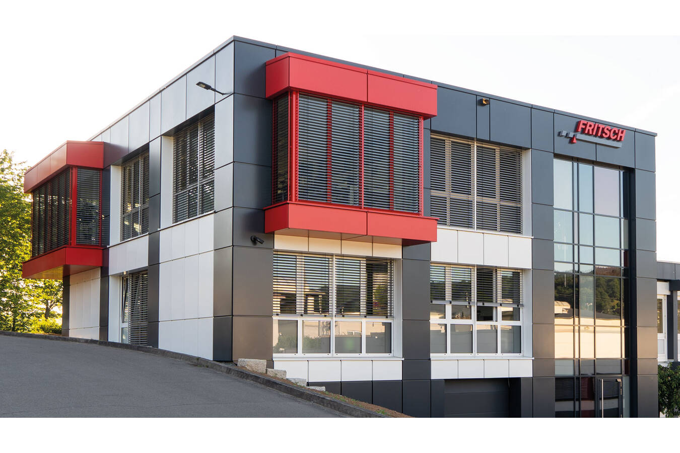 New FRITSCH Technology Centre Particle Sizing As a pioneer in the industry, we have poured 35 years of experience in particle sizing technology into the new FRITSCH Technology Centre for Particle Sizing, combining it with the latest high-end technology. 