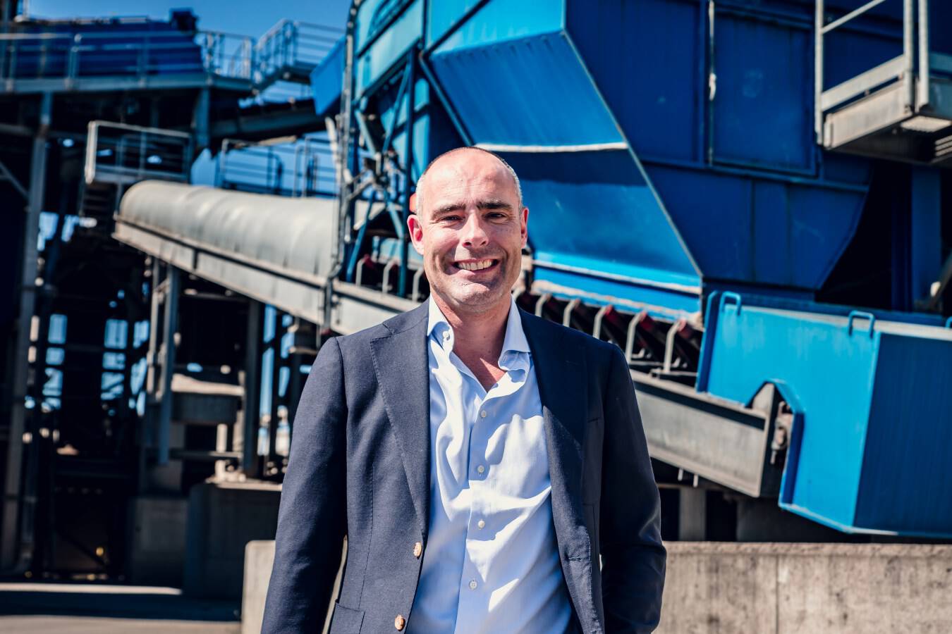New director TBK Group Stan Egging: ’an inspired professional idiot’ Steady growth, further professionalisation and international expansion. With Stan Egging (45), TBK Group aims to develop into a total solution provider in the field of innovative solutions for conveyor belt components and bulk material handling.