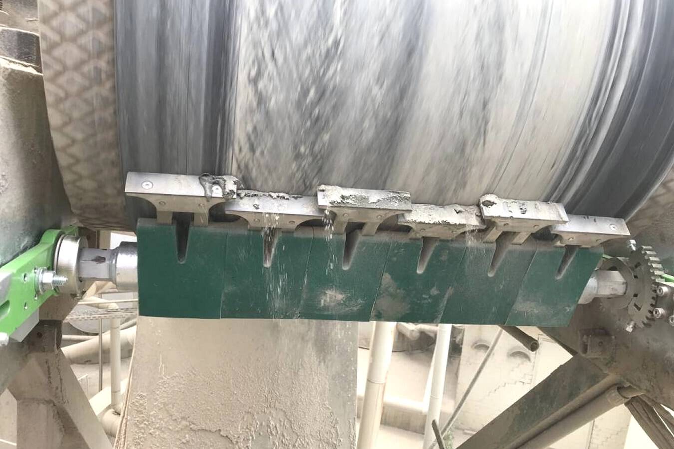 Contamination and downtime conveyor belts minimised at AEB Amsterdam StarClean belt scrapers work very accurately and are less prone to wear, says François van den Hoek, installation manager of separation plant at AEB Amsterdam.