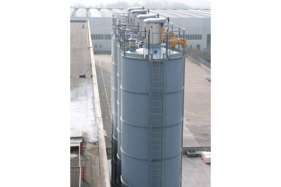 Robust level measurement you can build on One of Italy’s largest building industry suppliers equipped its storing processes with suitable level measurement technology.