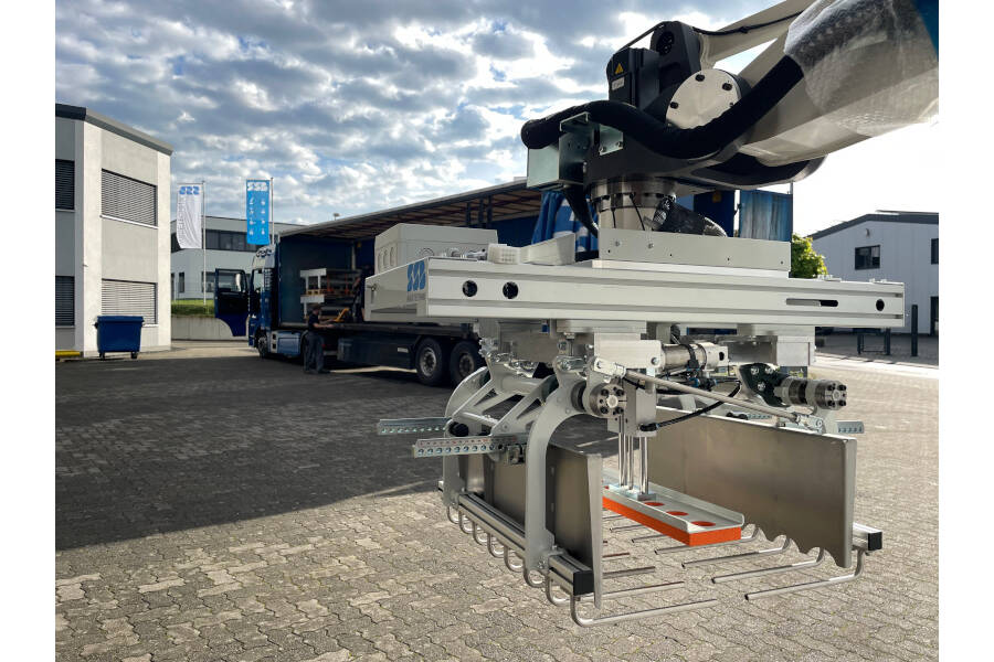 Palletizing robot delivery to major customer Another part of a major customer project in the logistics sector has been successfully completed with our palletizing solutions and the delivery and commissioning is in full swing. 