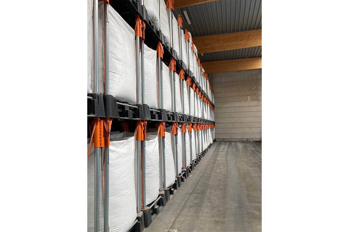 Stack big bags safely and save up to 70% space Looking for ways to save storage space in your warehouse or factory? Stack your bulk goods in big bags / FIBCs safely with our Indus Neva.
