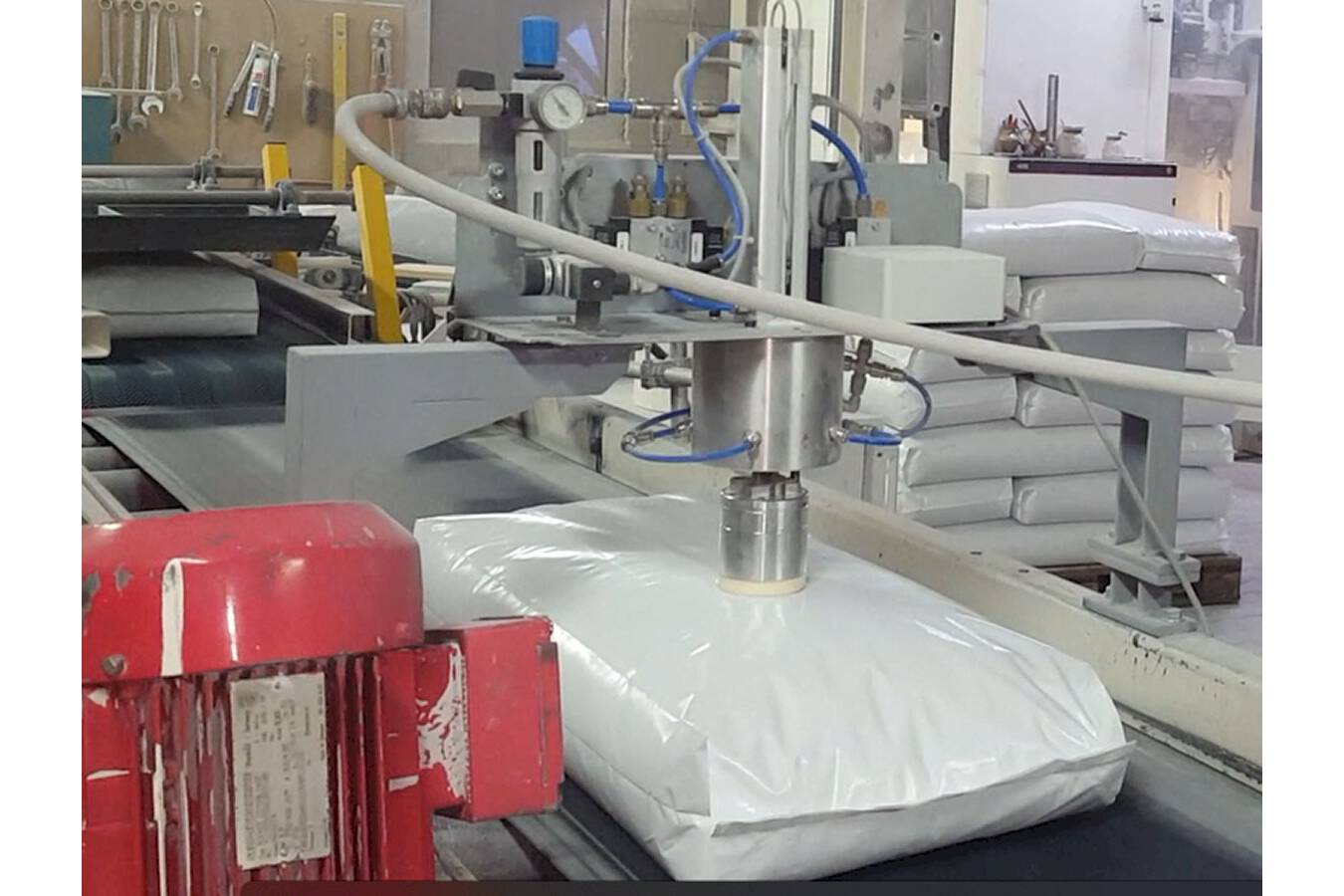 Final quality control of the goods for actual moisture content Quality complaints present an undesirable and unpredictable risk of additional effort and costs for both the customer and the producer, therefore it is fundamentally essential to inspect product thoroughly.