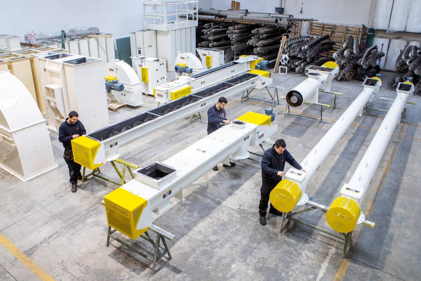 Tailored Screw Conveyor Design: Material Analysis is the First Step In the case of screw conveyors, where continuous movement and friction play a central role, selecting a standardized design without considering the product’s behavior can lead to blockages, wear, and inconsistent flow.