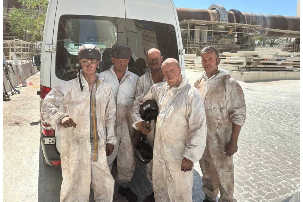 Invisible Risks in Bulk Storage: Bridging in Lignite A recent operation in a lignite dust silo shows how dangerous bridging and material flow disruptions can be—leading to overpressure, shutdowns, and accidents. The cause is usually not technology, but a lack of silo inspections and cleaning.