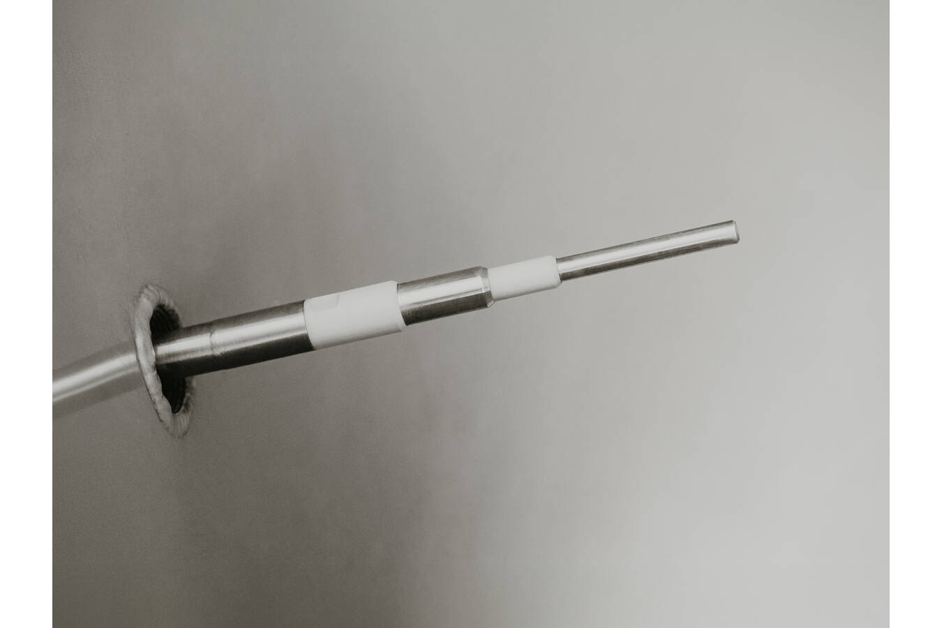 How RF Technology Works RF Technology Decoded by UWT – How Electrical Signals Deliver Reliable Level Detection