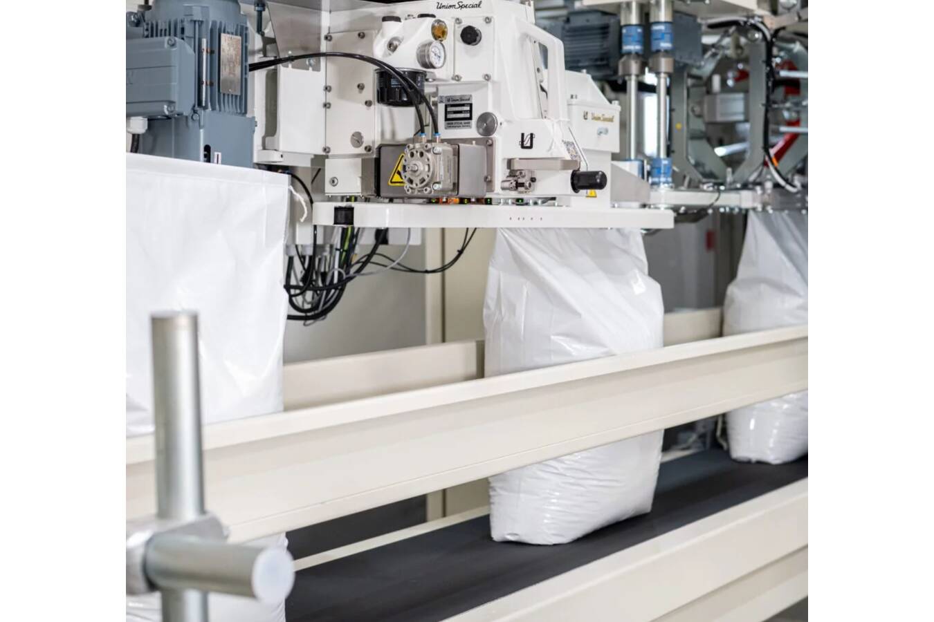 Feed bagging machine: types, technologies, and key features Feed bagging machines optimize feed production with precise, safe, and efficient bagging, offering solutions for powders, granules, and bulk products.