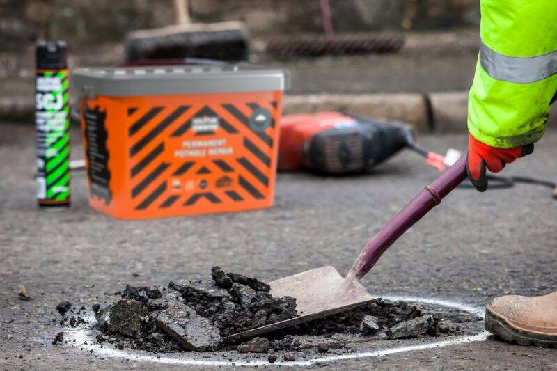 Vortex Clear Action Gate Enhances Process Reliability Industrial manufacturer Instarmac Group PLC has successfully eliminated frequent downtime by replacing problematic butterfly valves with the Vortex Clear Action Gate for handling sticky bitumen-coated limestone.