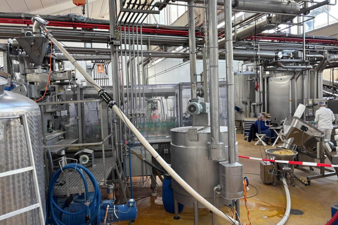 Modular system solution for efficient mixing, conveying, and filling Modular system combining a Prodima mixer, hopper, and conveyor optimizes powder processing. It boosts efficiency, cuts downtime, and maintains high mixing quality for food, pharma, and chemical industries in a compact footprint.