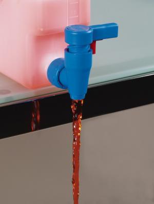 Compact stop cock Space-saving design