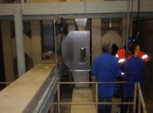 Truck loading with the" Maxi FlowSlide" system. FlowSlide measures 25 different products with one calibration