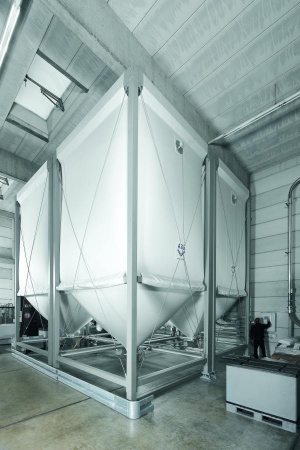 Warehouse modernisation in plastics injection moulding shop High storage capacity with a low space requirement