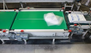 Always in Top Form Palletising of bags even more gentle thanks to the BEUMER twin-belt turning device