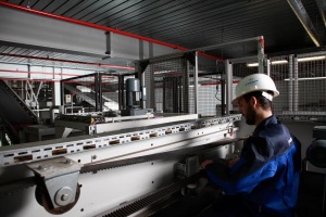 Getting You Up-to-date in No Time BEUMER Customer Support ensures reliable intralogistic processes world-wide