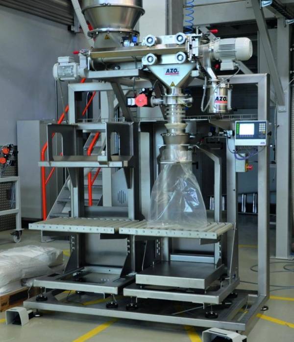 Filling of small containers with integrated weighing device 