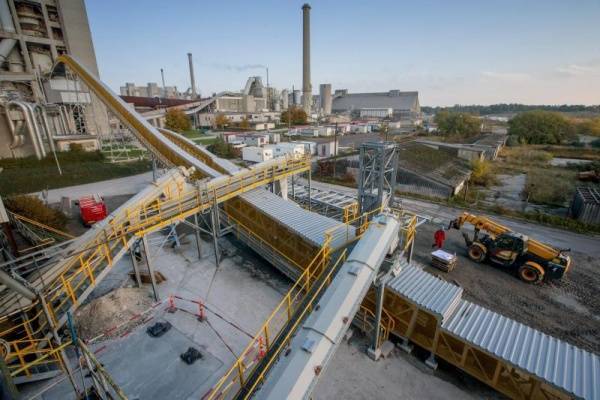 An economically convincing alternative Cement manufacturer Aalborg Portland A/S relies on the Pipe Conveyor of BEUMER Group