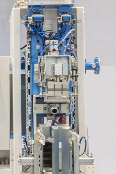 BEUMER Group equips BEUMER fillpac R with ultrasonic sealing unit The filled bags have an even better appearance, giving users a significant image advantage over competitors.