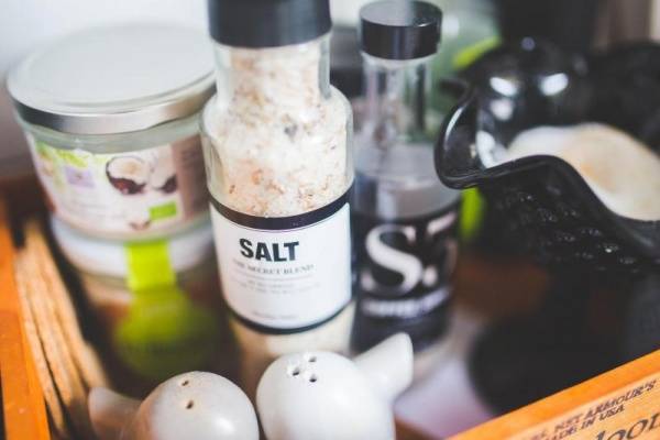 Research shows: Especially high-priced salt contain plastic  Residues of packaging waste found in sea salts
