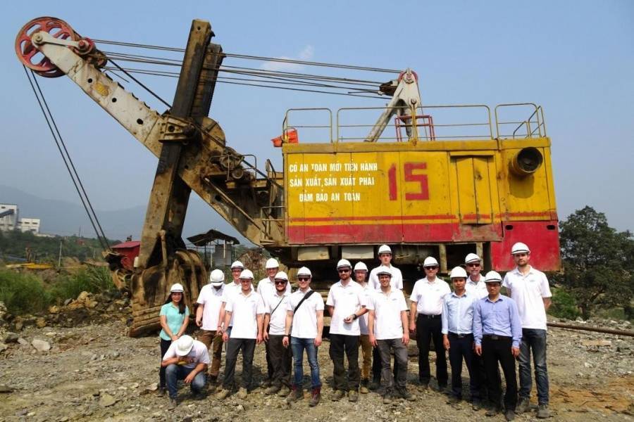 Raw material extraction in Vietnam RHEWUM sponsors student excursion