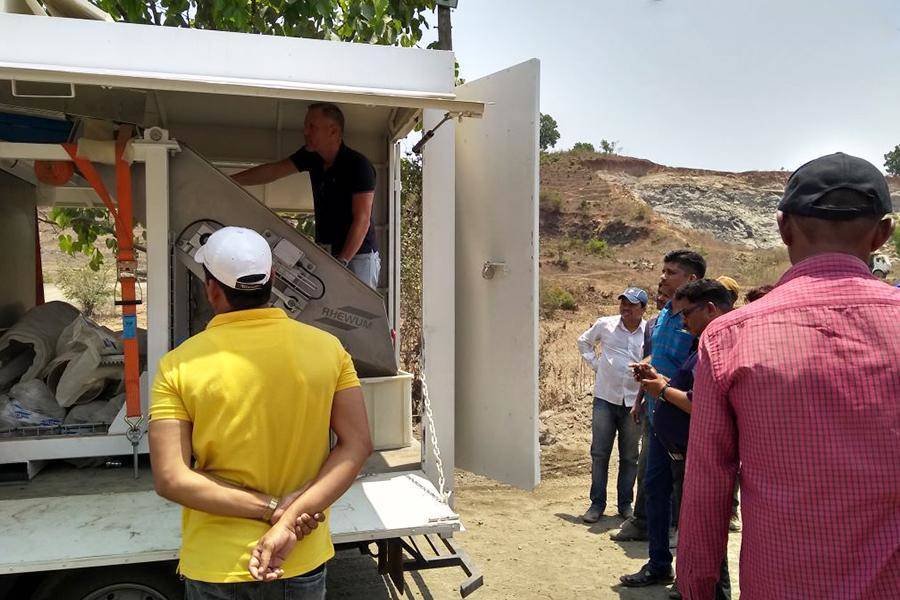 First stage of our Roadshow India 2018 Driving with a screening machine on a truck across India? We’re doing it! 