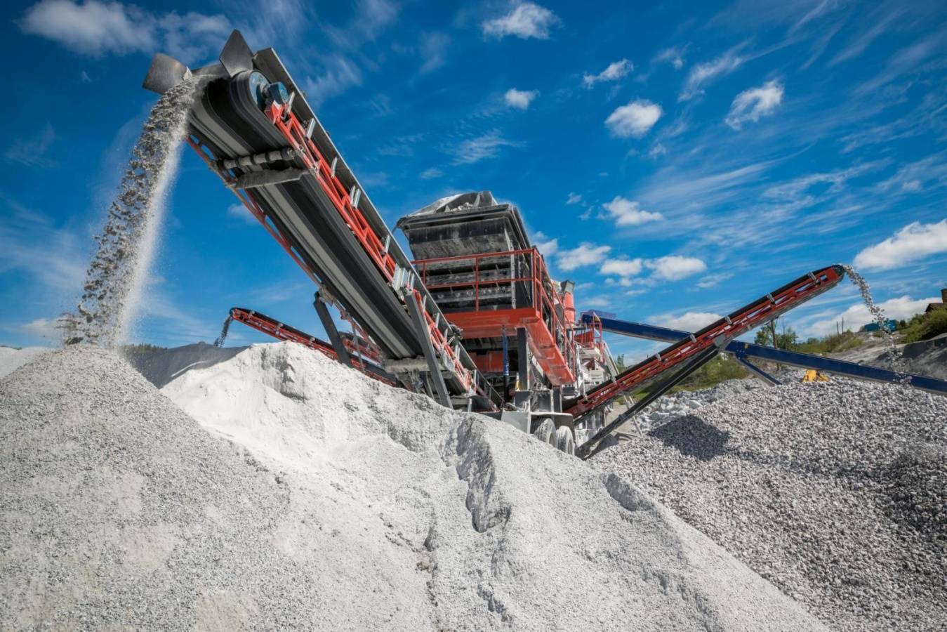 Contactless measurement of bulk materials with our Bulk Flow Meter