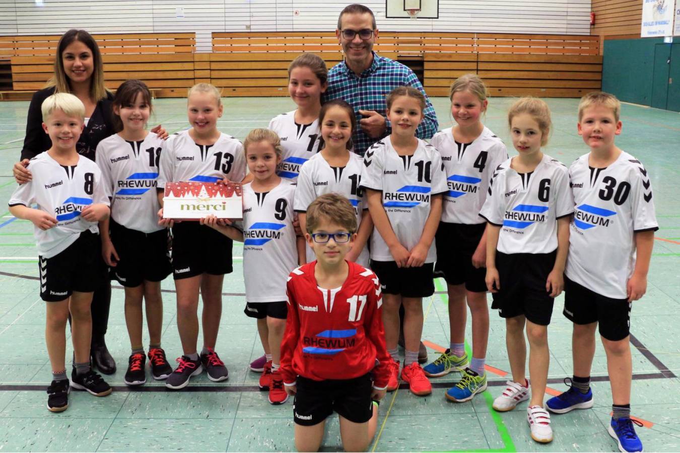 RHEWUM supports F-Youth team of the handball club Remscheid This year RHEWUM GmbH equips the smallest players.