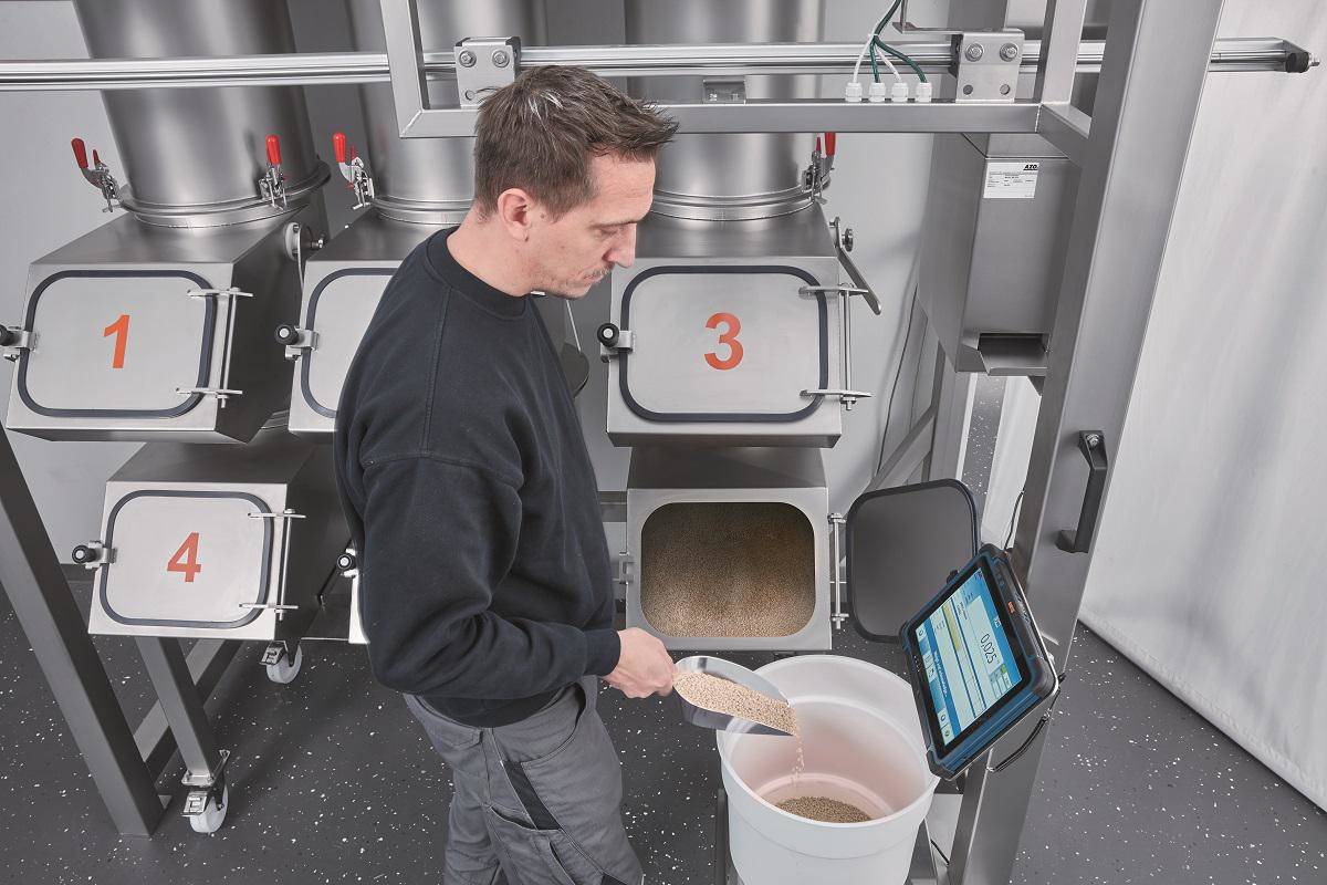 AZO ManDos – operator-guided manual weighing centre for the provision of micro quantities